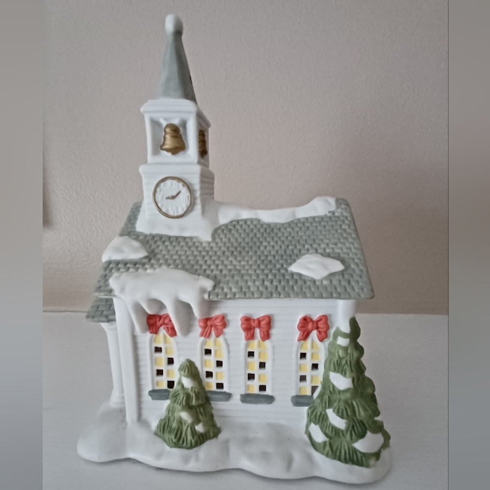 EUC PartyLite Painted Porcelain Church Tealight House - Picture 3 of 6